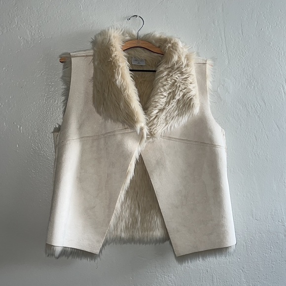 Jennifer Lopez faux fur & suede Vest - Picture 2 of 6